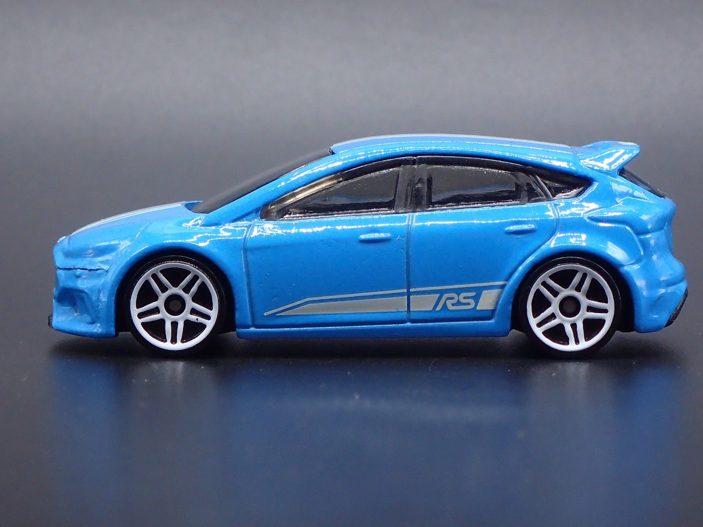 2011 - 2018 FORD FOCUS RS BLUE 1:64 SCALE COLLECTIBLE DIORAMA DIECAST MODEL CAR