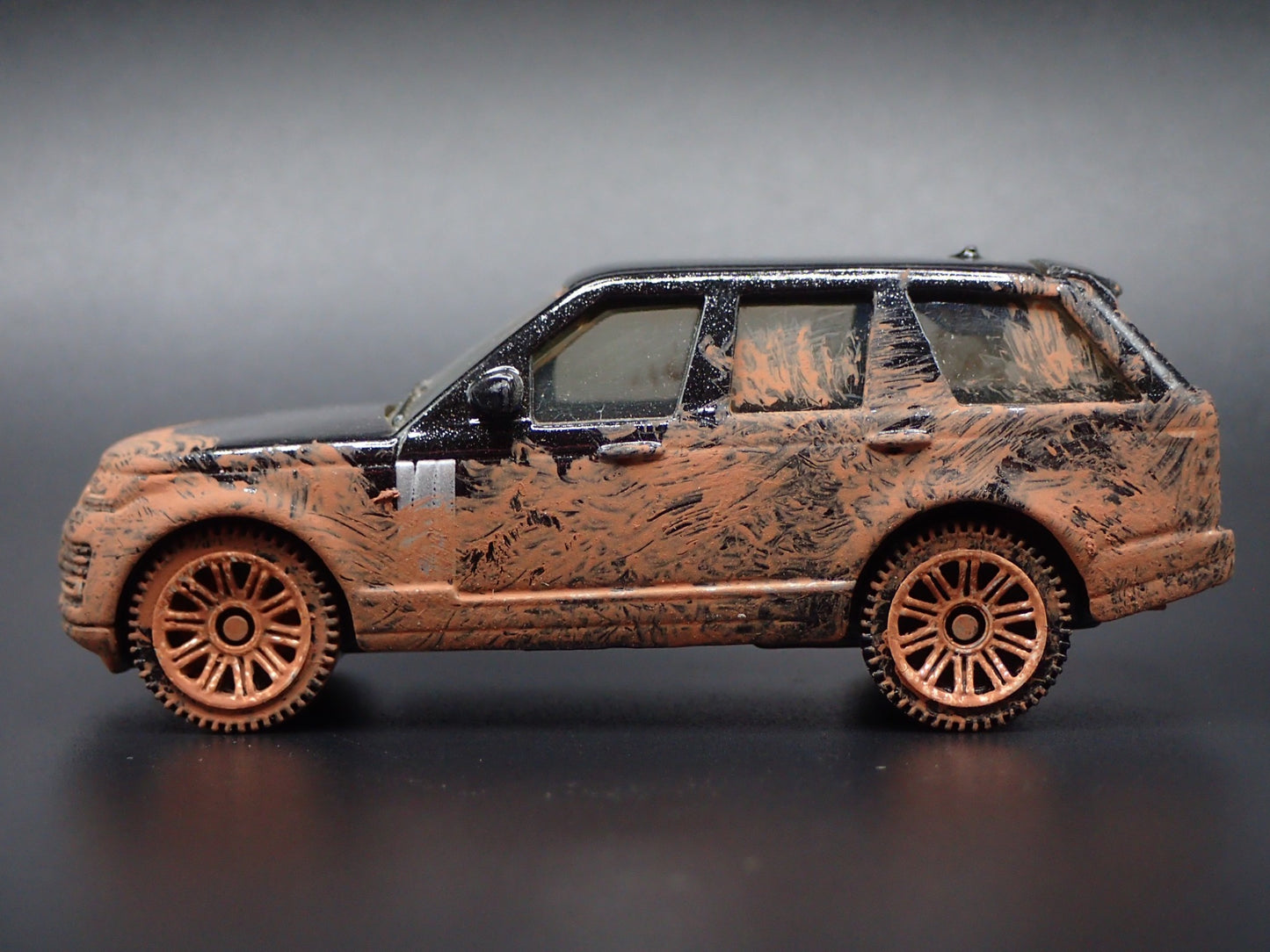 2013-2021 RANGE ROVER VOGUE SE MUDDY 1/64 SCALE COLLECTIBLE DIECAST MODEL CAR