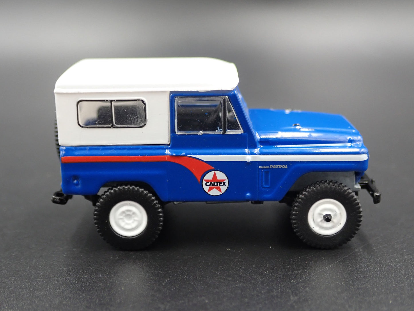 1960-1980 NISSAN PATROL SUV TRUCK CALEX 1:64 SCALE DIORAMA DIECAST MODEL CAR