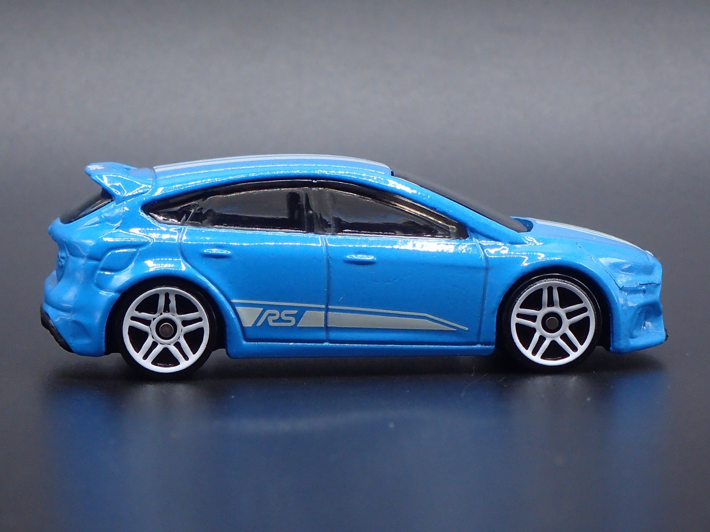 2011 - 2018 FORD FOCUS RS BLUE 1:64 SCALE COLLECTIBLE DIORAMA DIECAST MODEL CAR