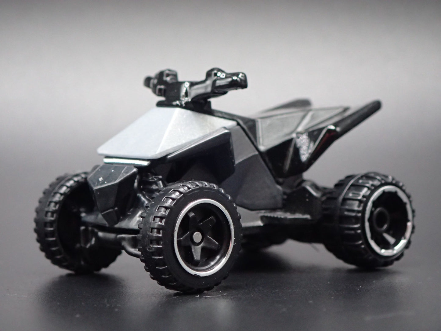 TESLA CYBERQUAD SILVER RARE 1:64 SCALE COLLECTIBLE DIORAMA DIECAST MODEL CAR