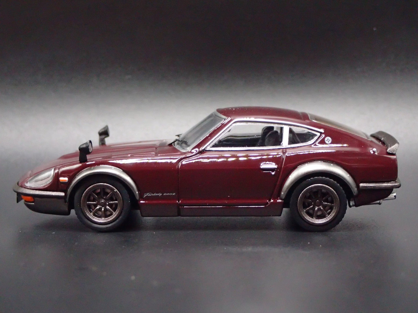 NISSAN FAIRLADY 240ZG HS30 JDM 1/64 SCALE COLLECTIBLE DIORAMA DIECAST MODEL CAR