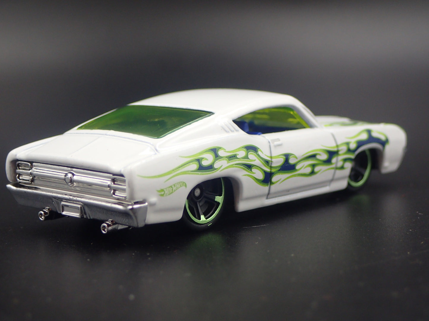 1969 69 FORD TORINO TALLADEGA 1:64 SCALE COLLECTIBLE DIORAMA DIECAST MODEL CAR