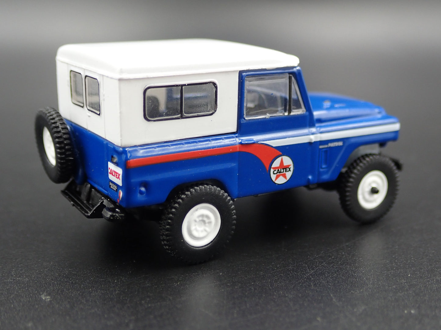 1960-1980 NISSAN PATROL SUV TRUCK CALEX 1:64 SCALE DIORAMA DIECAST MODEL CAR