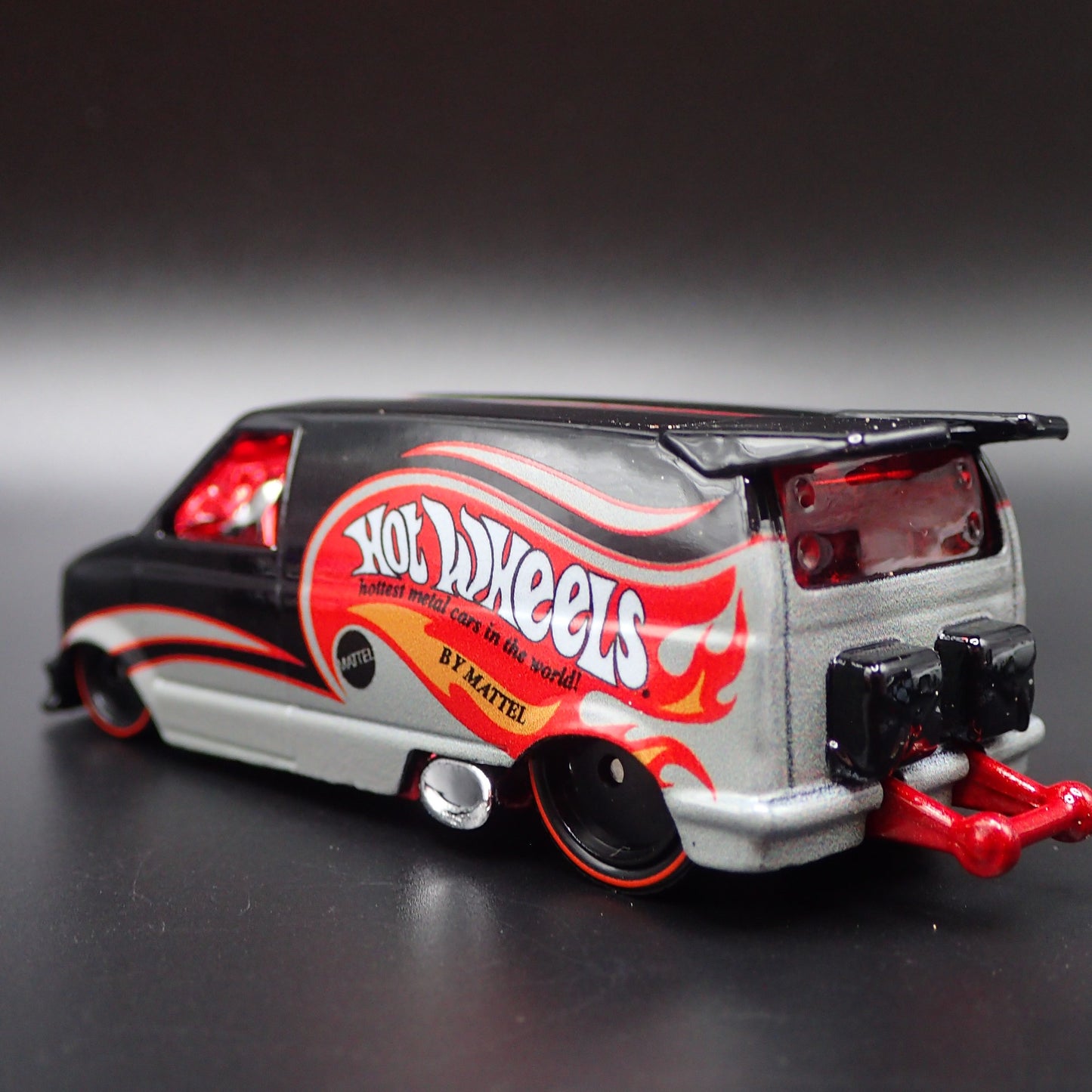 1985 CHEVY CHEVROLET ASTRO VAN HOT WHEELS 1:64 SCALE DIORAMA DIECAST MODEL CAR