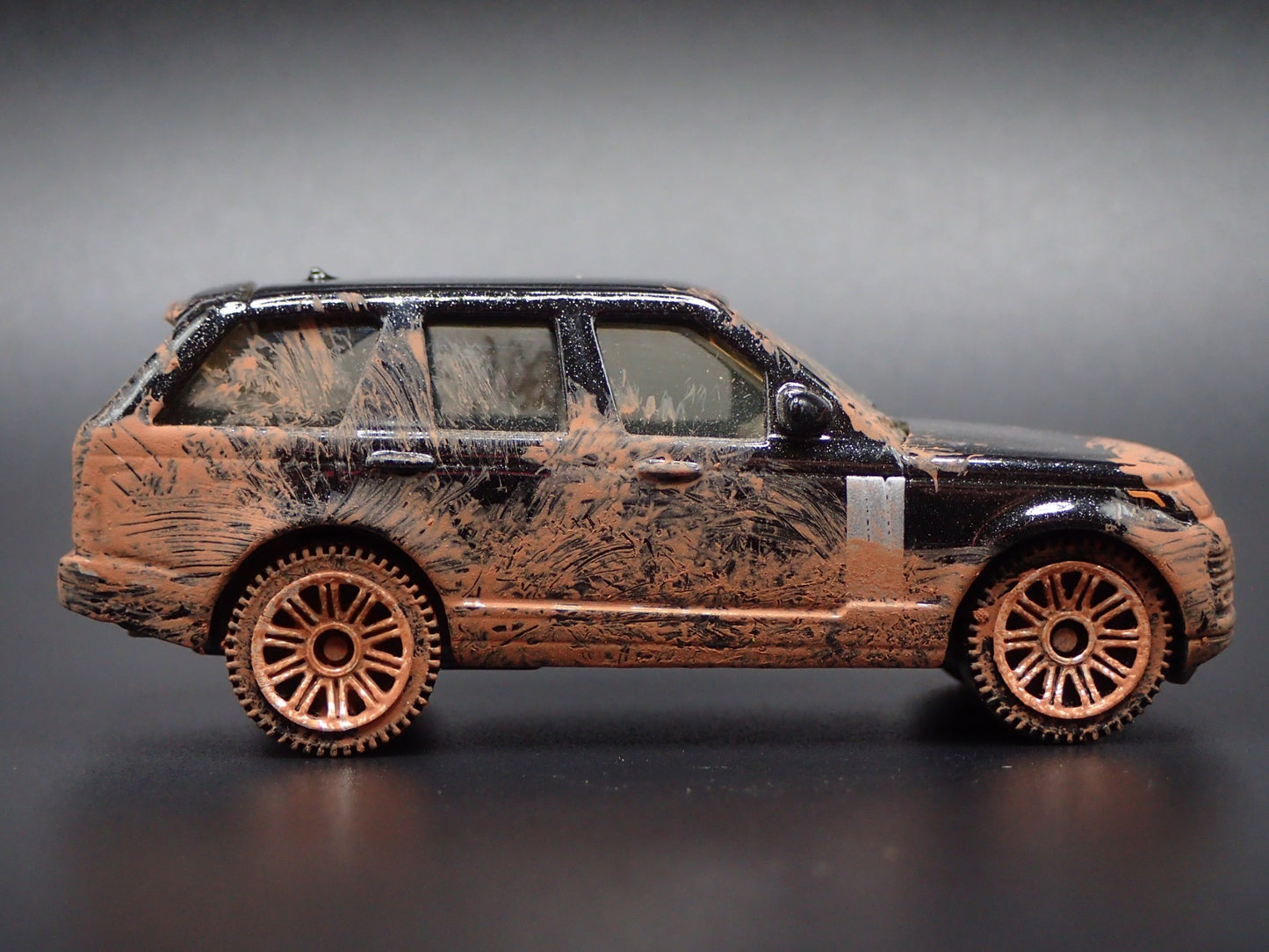 2013-2021 RANGE ROVER VOGUE SE MUDDY 1/64 SCALE COLLECTIBLE DIECAST MODEL CAR