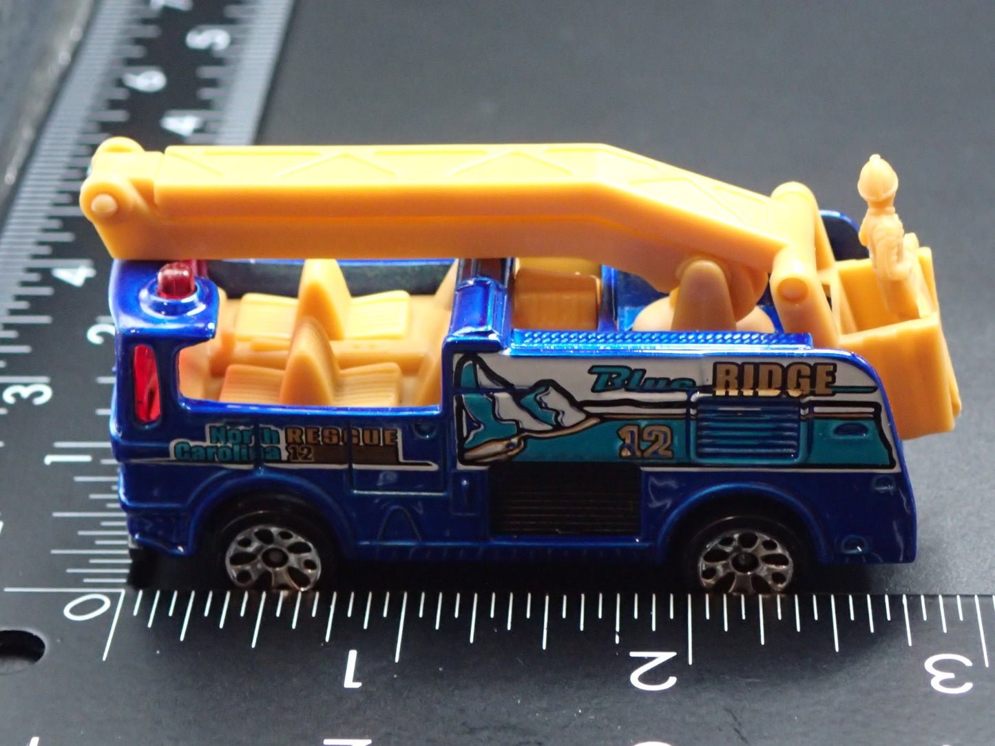 FIRE ENGINE TRUCK SNORKEL NORTH CAROLINA 1:64 MB SCALE DIORAMA DIECAST MODEL CAR