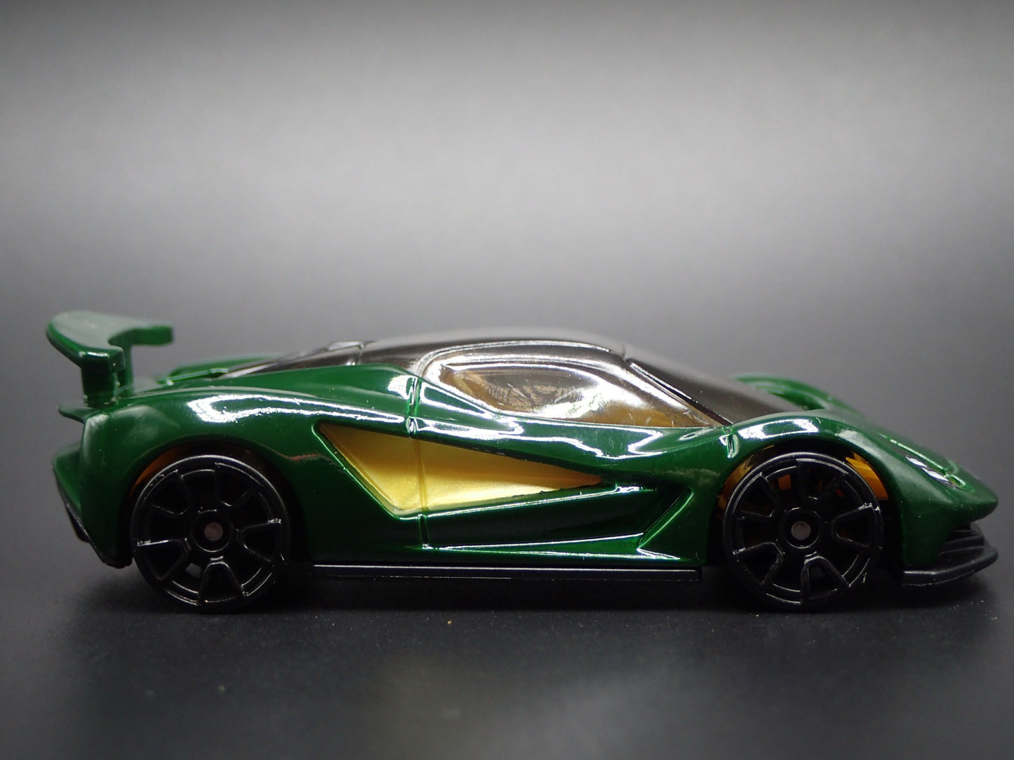 2023-2024 LOTUS EVIJA GREEN 1/64 SCALE COLLECTIBLE DIORAMA DIECAST MODEL CAR