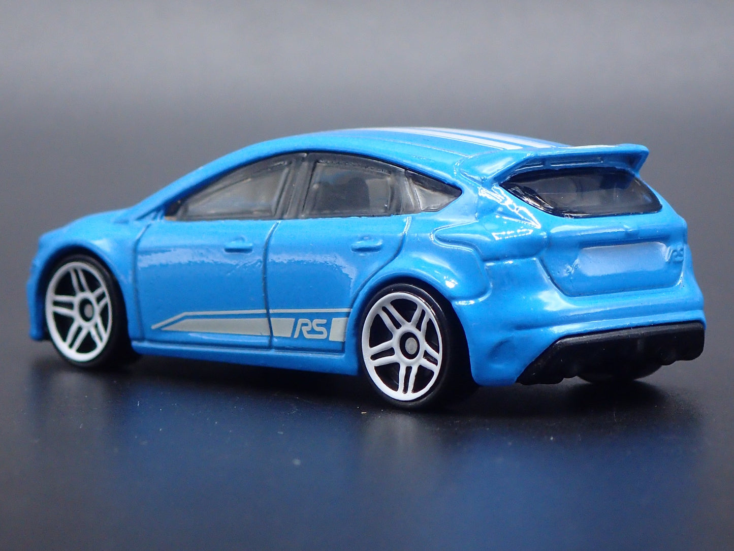 2011 - 2018 FORD FOCUS RS BLUE 1:64 SCALE COLLECTIBLE DIORAMA DIECAST MODEL CAR
