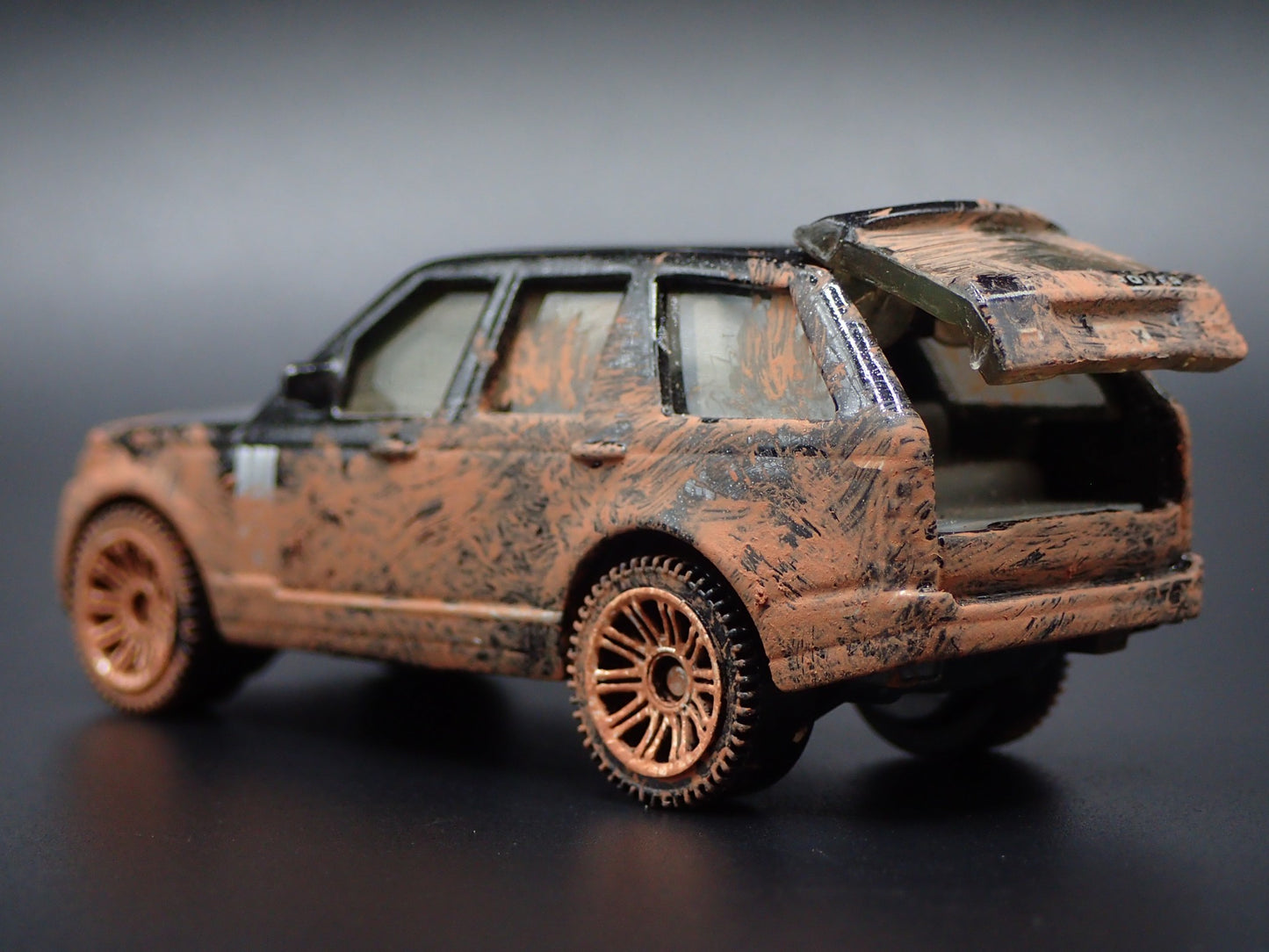 2013-2021 RANGE ROVER VOGUE SE MUDDY 1/64 SCALE COLLECTIBLE DIECAST MODEL CAR