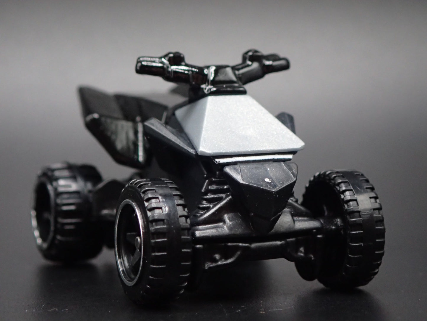 TESLA CYBERQUAD SILVER RARE 1:64 SCALE COLLECTIBLE DIORAMA DIECAST MODEL CAR