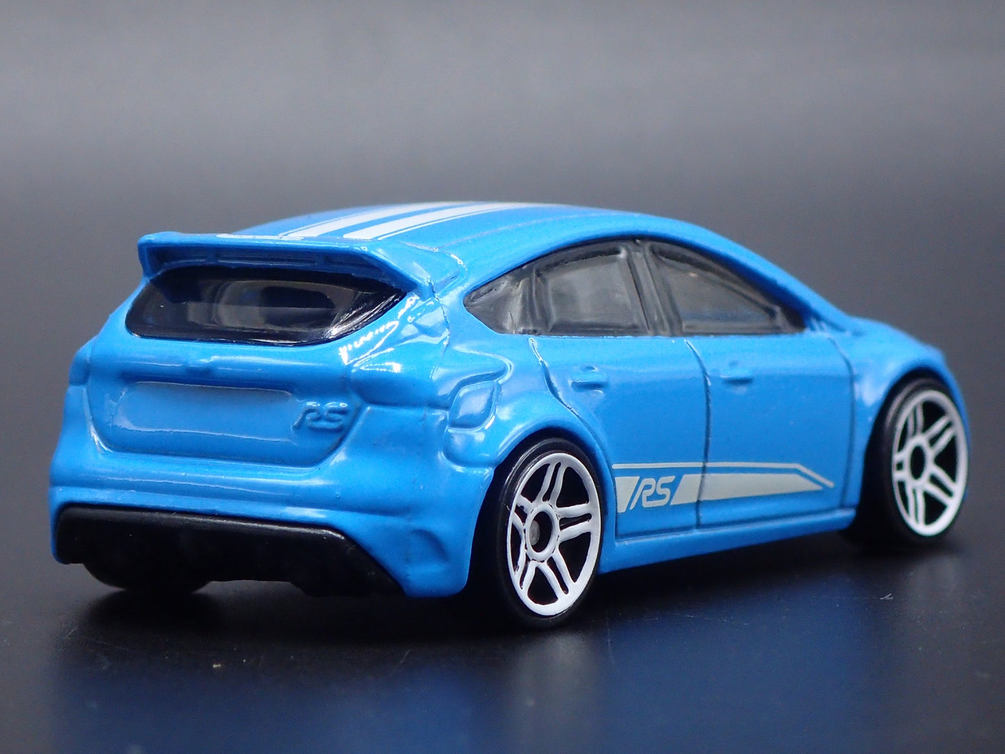 2011 - 2018 FORD FOCUS RS BLUE 1:64 SCALE COLLECTIBLE DIORAMA DIECAST MODEL CAR