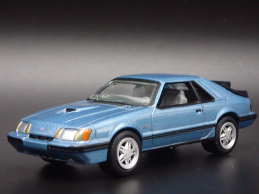 1986 86 FORD MUSTANG SVO FOX BODY BLUE 1:64 SCALE DIORAMA DIECAST MODEL CAR