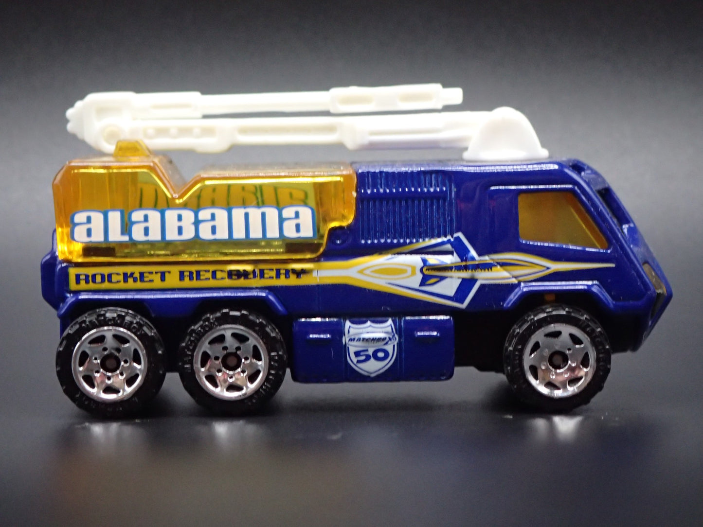 AIRPORT FIRE TRUCK ALABAMA BLUE 1:64 MB SCALE DIORAMA DIECAST MODEL CAR