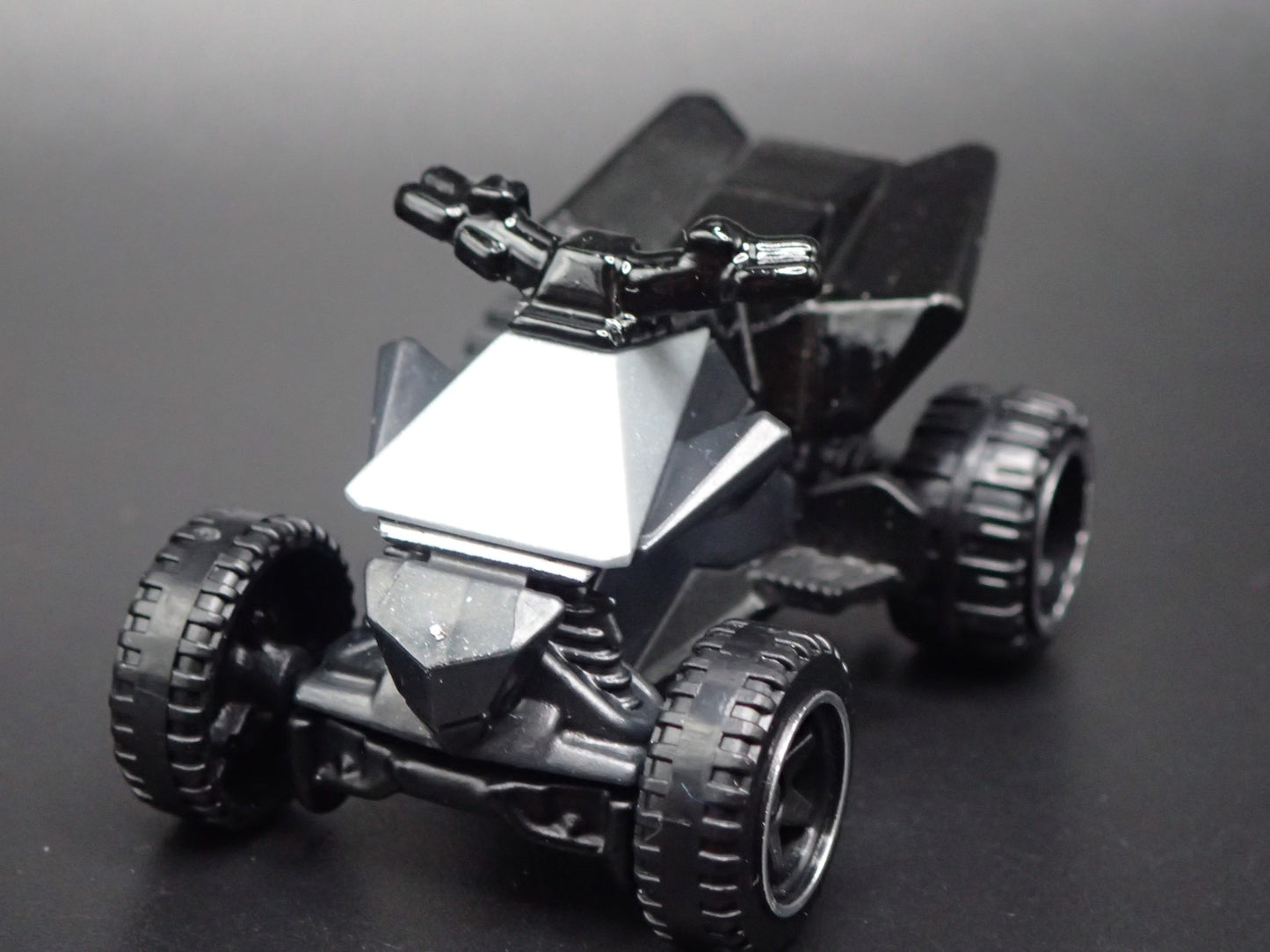 TESLA CYBERQUAD SILVER RARE 1:64 SCALE COLLECTIBLE DIORAMA DIECAST MODEL CAR