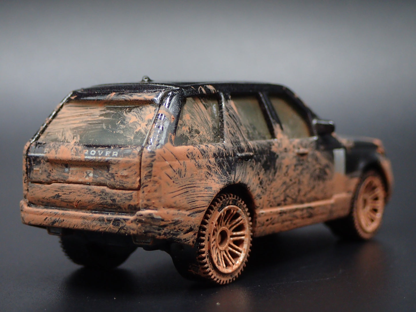 2013-2021 RANGE ROVER VOGUE SE MUDDY 1/64 SCALE COLLECTIBLE DIECAST MODEL CAR