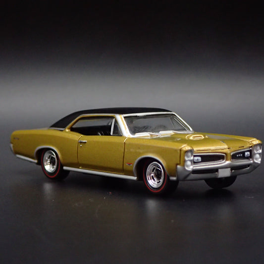 1966 66 PONTIAC GTO MUSCLE CAR 1/64 SCALE COLLECTIBLE DIORAMA DIECAST MODEL CAR
