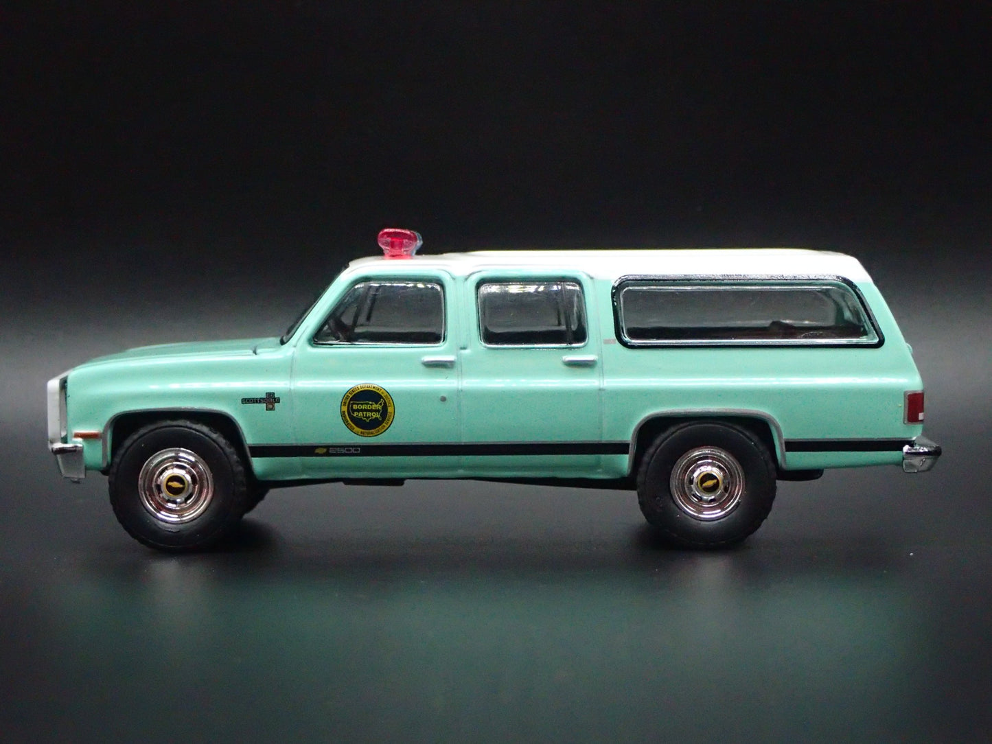1990 CHEVY CHEVROLET SUBURBAN K20 US BORDER PATROL 1:64 SCALE DIECAST MODEL CAR