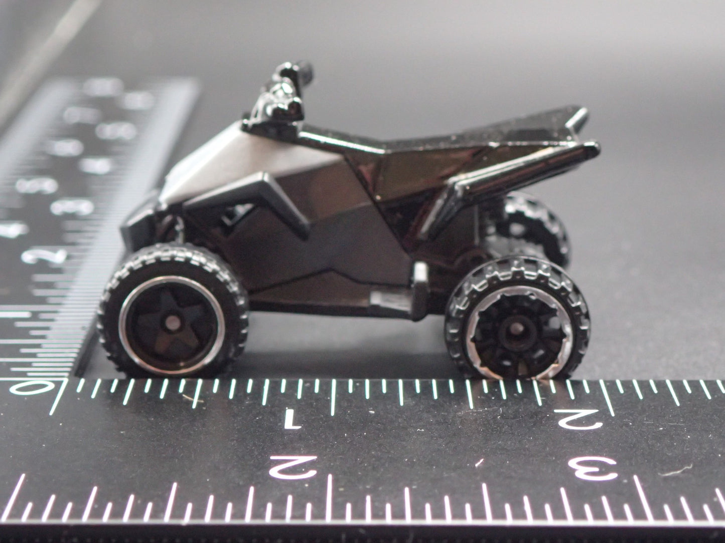 TESLA CYBERQUAD SILVER RARE 1:64 SCALE COLLECTIBLE DIORAMA DIECAST MODEL CAR