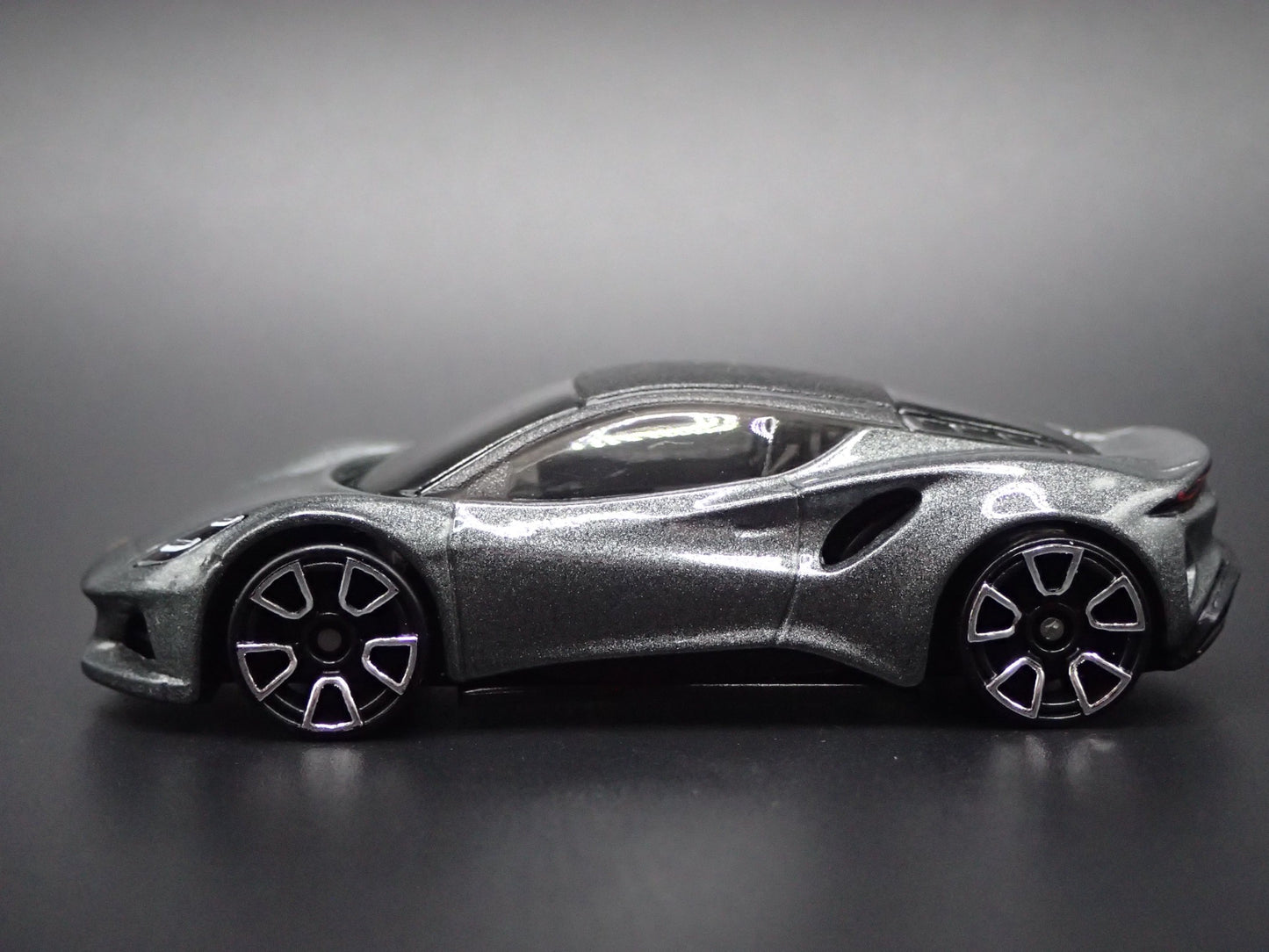 2021-2025 LOTUS EMIRA GRAY 1/64 SCALE COLLECTIBLE DIORAMA DIECAST MODEL CAR