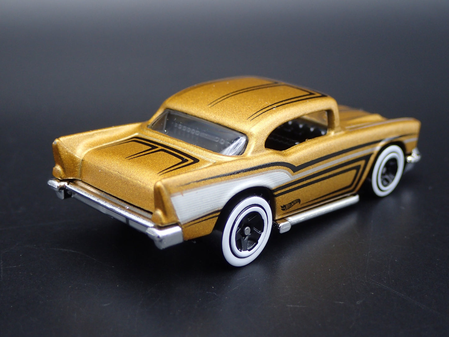 1957 57 CHEVY CHEVROLET BEL AIR 1:64 SCALE COLLECTIBLE DIORAMA DIECAST MODEL CAR