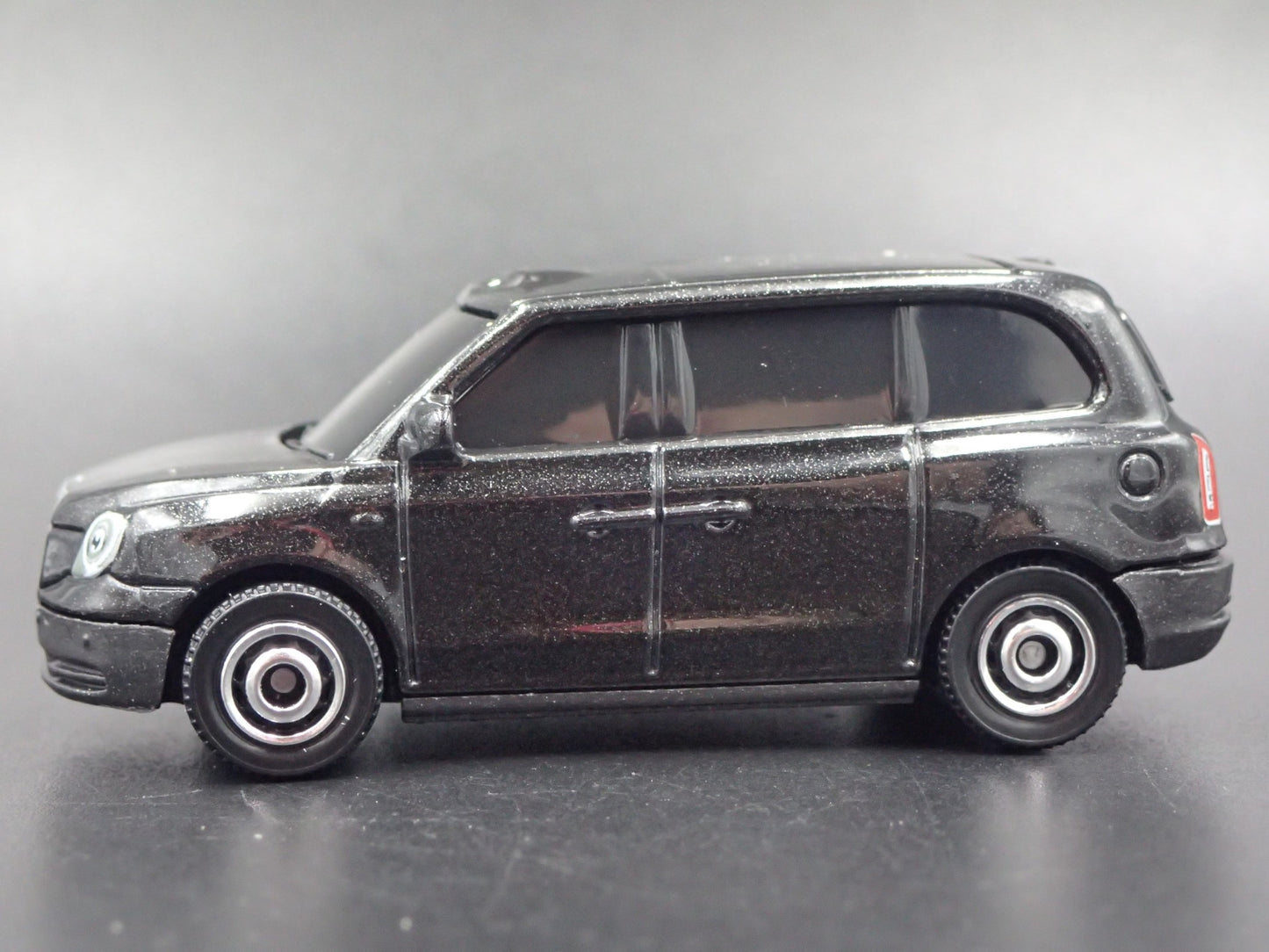 2017-2025 LEVC TX TABI CAB BLACK 1:64 SCALE COLLECTIBLE DIECAST MODEL CAR