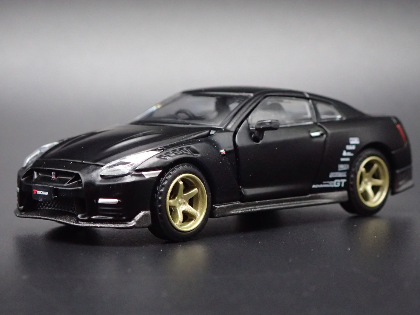 1993-1998 NISSAN SKYLINE GTR BCNR33 BLACK 1:64 SCALE DIORAMA DIECAST MODEL CAR