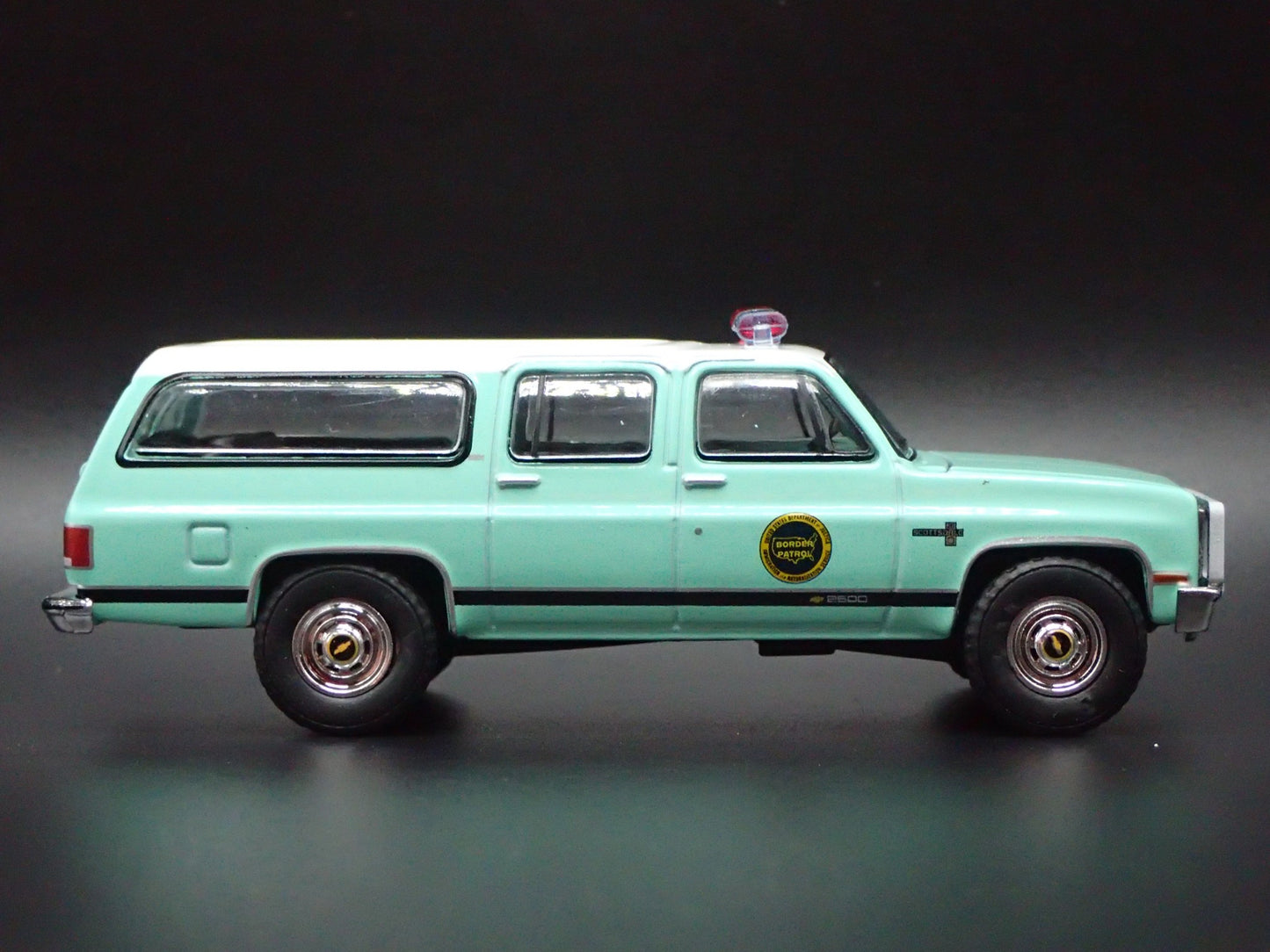 1990 CHEVY CHEVROLET SUBURBAN K20 US BORDER PATROL 1:64 SCALE DIECAST MODEL CAR