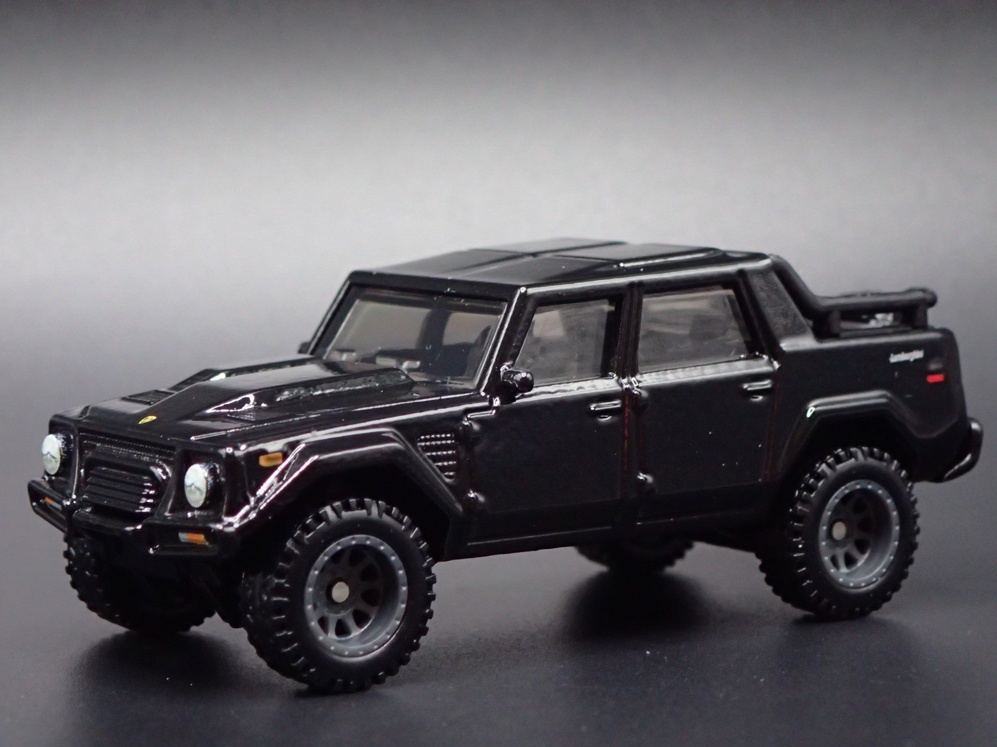 1986-1993 LAMBORGHINI LM002 SUV 1:64 SCALE COLLECTIBLE DIORAMA DIECAST ...