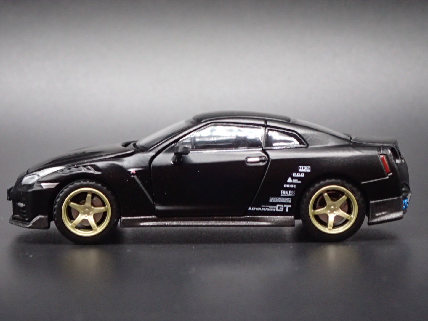 1993-1998 NISSAN SKYLINE GTR BCNR33 BLACK 1:64 SCALE DIORAMA DIECAST MODEL CAR
