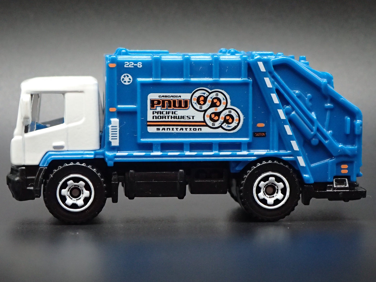 MODERN GARBAGE RECYCLING TRASH TRUCK 1/64 MB SCALE DIORAMA DIECAST MODEL CAR