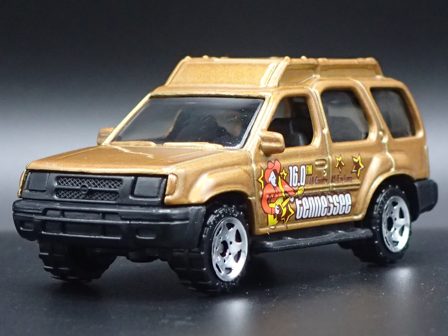 1999-2004 NISSAN XTERRA SUV TENNESSEE GOLD 1:64 SCALE DIORAMA DIECAST MODEL CAR