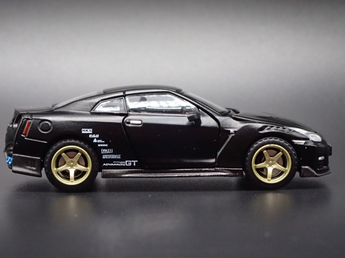 1993-1998 NISSAN SKYLINE GTR BCNR33 BLACK 1:64 SCALE DIORAMA DIECAST MODEL CAR