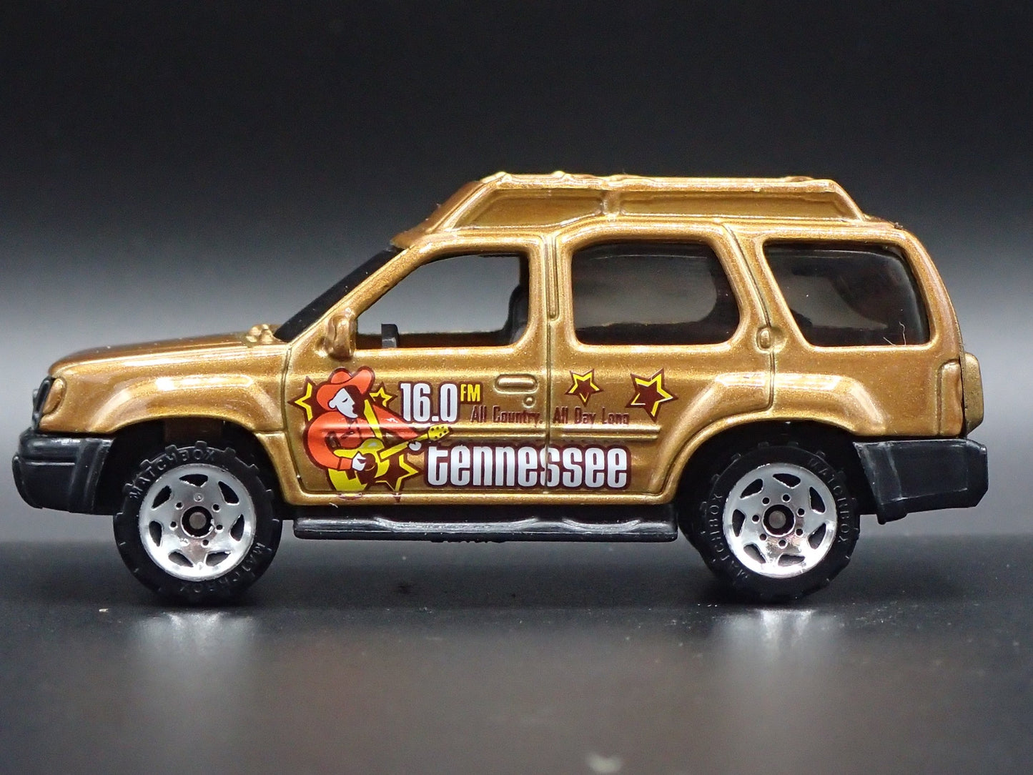 1999-2004 NISSAN XTERRA SUV TENNESSEE GOLD 1:64 SCALE DIORAMA DIECAST MODEL CAR