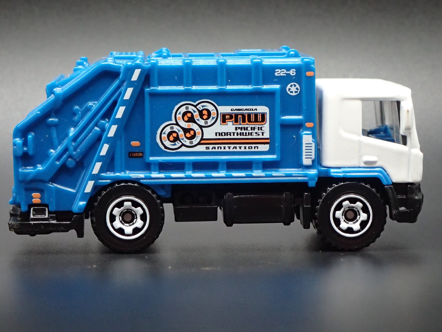 MODERN GARBAGE RECYCLING TRASH TRUCK 1/64 MB SCALE DIORAMA DIECAST MODEL CAR