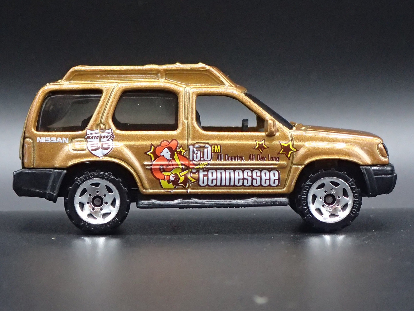 1999-2004 NISSAN XTERRA SUV TENNESSEE GOLD 1:64 SCALE DIORAMA DIECAST MODEL CAR