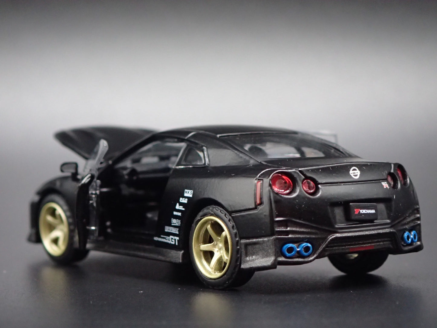 1993-1998 NISSAN SKYLINE GTR BCNR33 BLACK 1:64 SCALE DIORAMA DIECAST MODEL CAR
