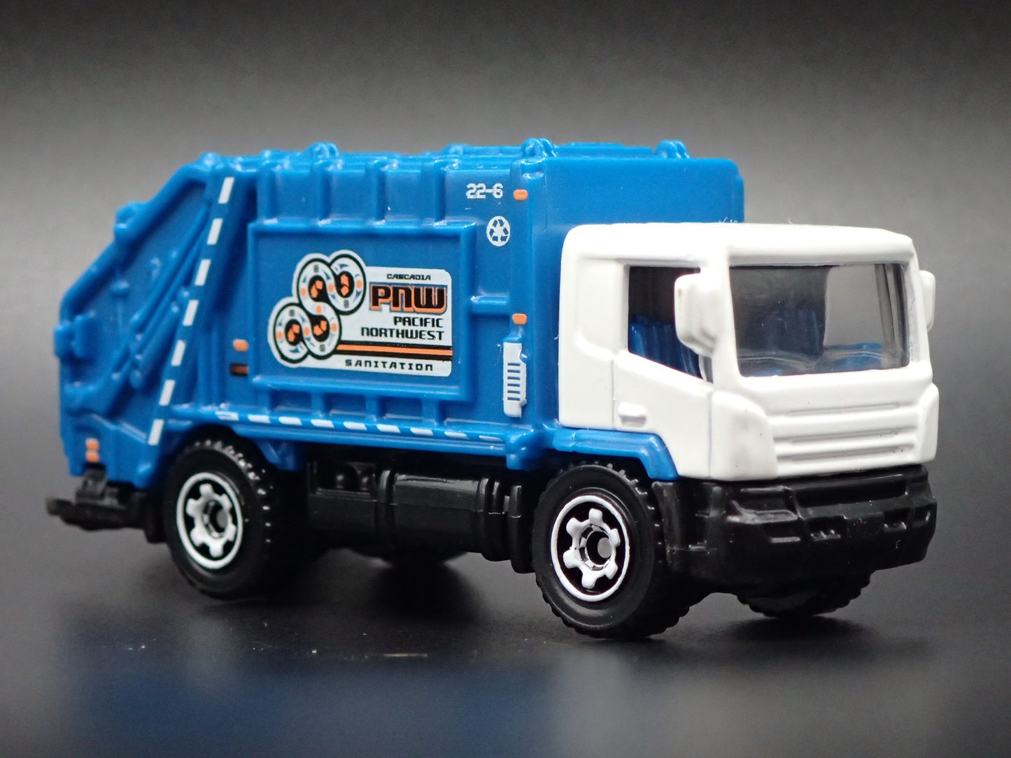 MODERN GARBAGE RECYCLING TRASH TRUCK 1/64 MB SCALE DIORAMA DIECAST MODEL CAR