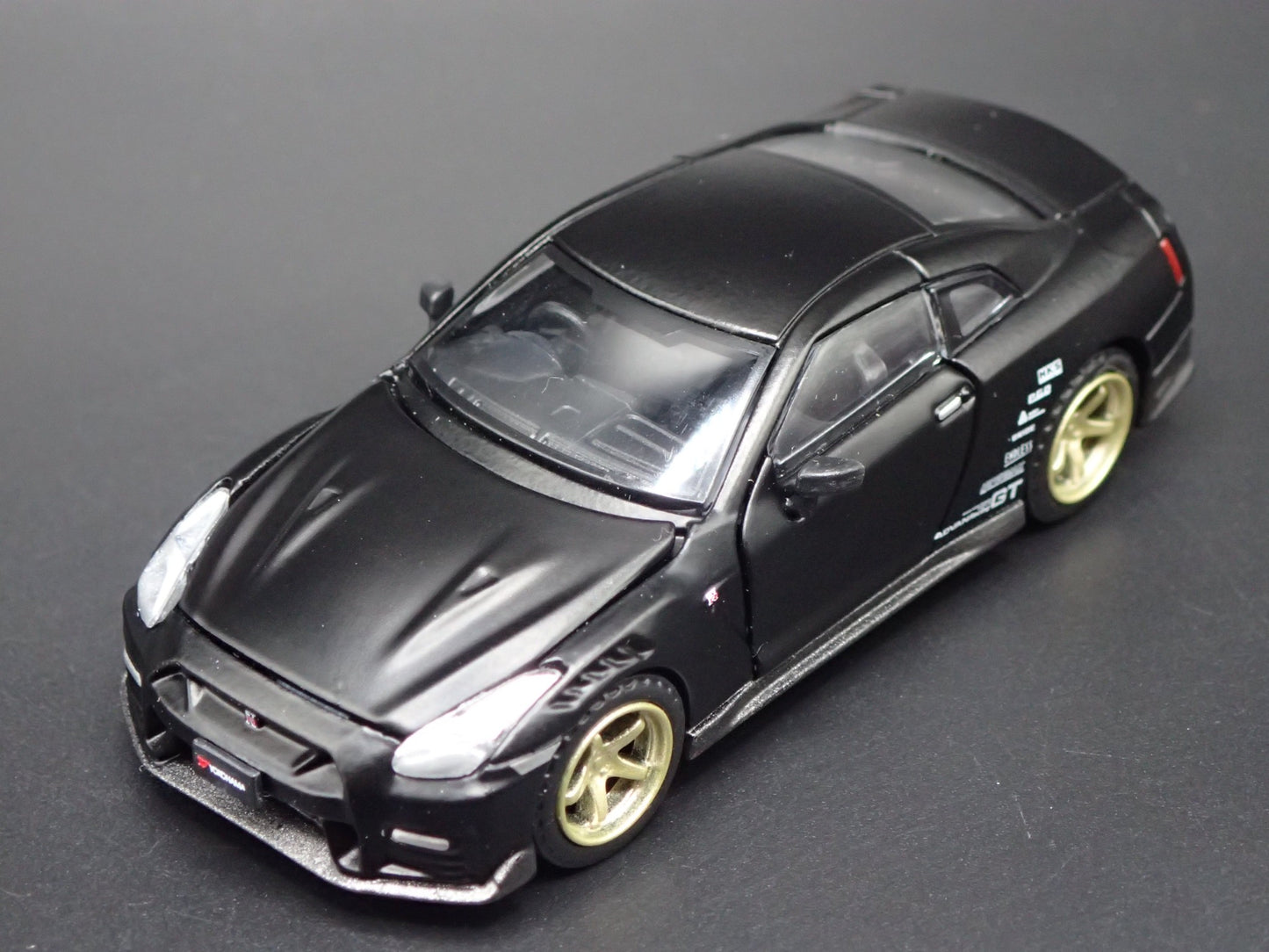 1993-1998 NISSAN SKYLINE GTR BCNR33 BLACK 1:64 SCALE DIORAMA DIECAST MODEL CAR