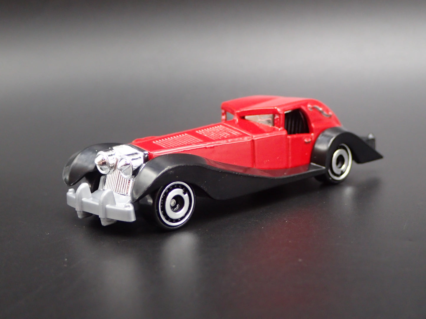 101 DALMATIANS CRUELLA DE VIL CAR RARE 1/64 SCALE DIORAMA DIECAST MODEL CAR