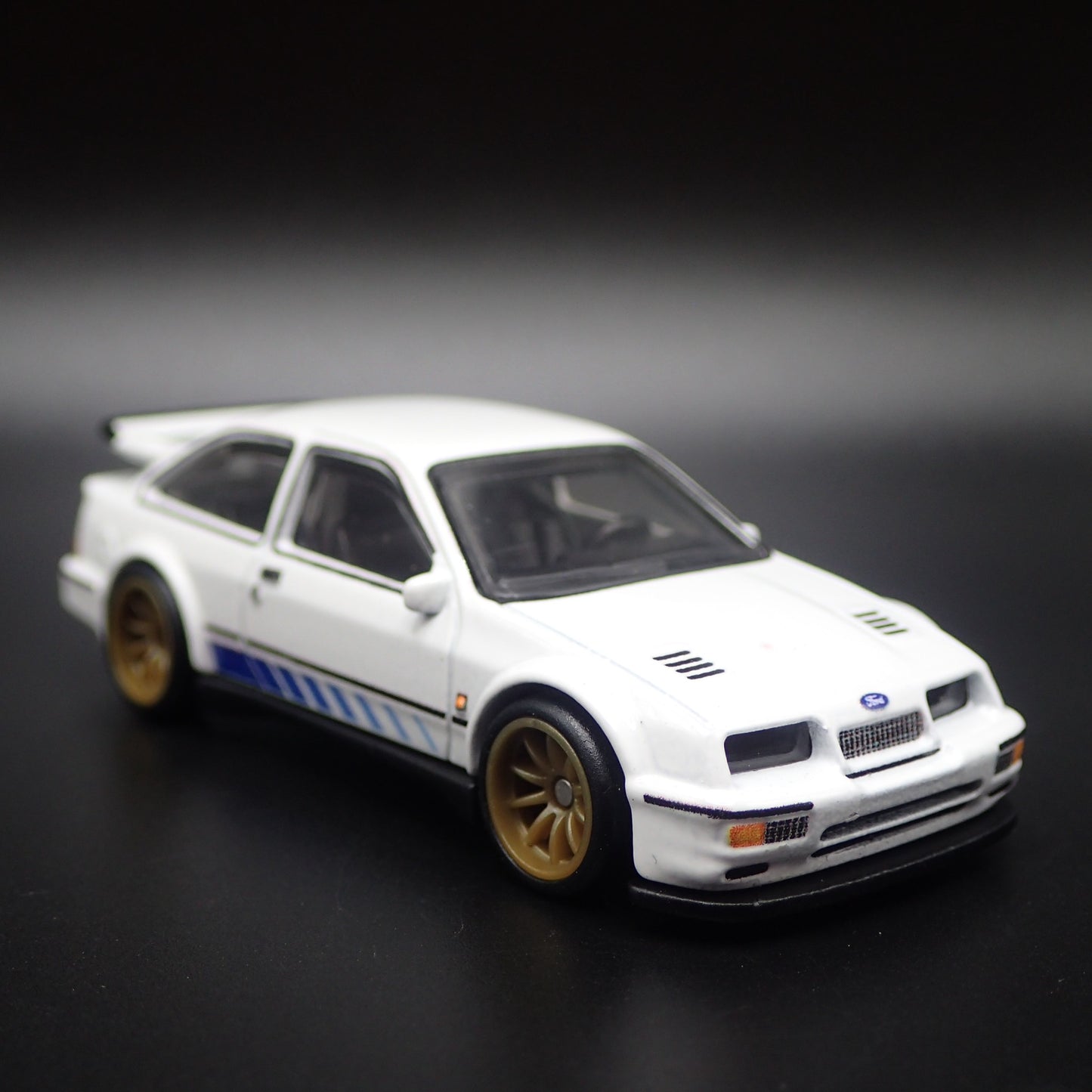 1987 87 FORD ESCORT COSWORTH 1:64 SCALE COLLECTIBLE DIORAMA DIECAST MODEL CAR