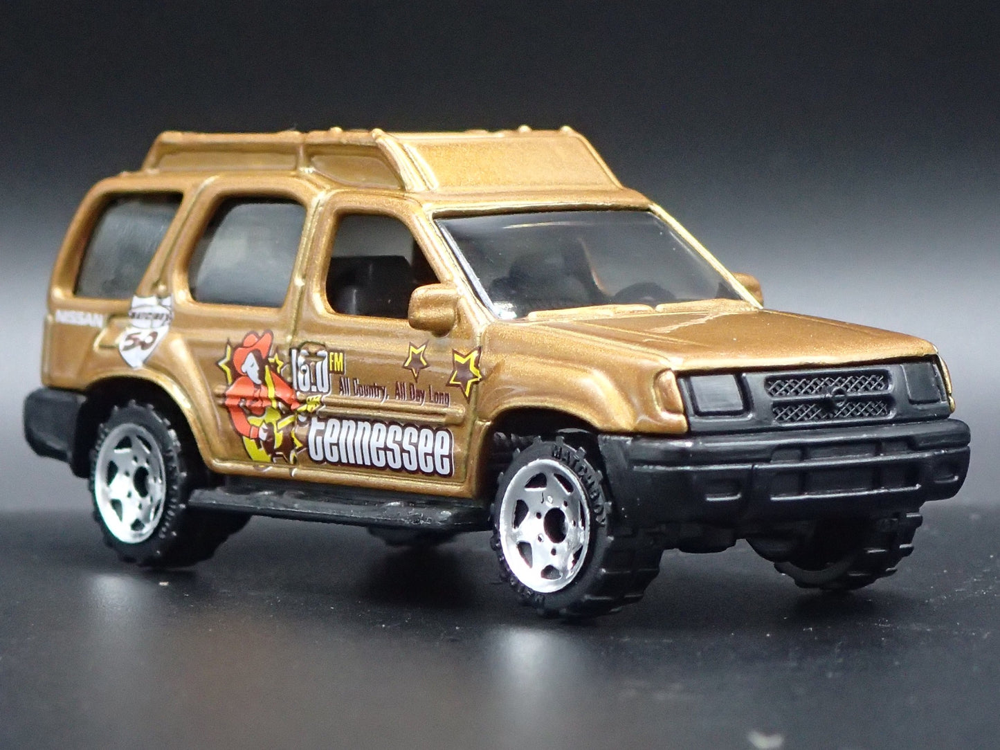 1999-2004 NISSAN XTERRA SUV TENNESSEE GOLD 1:64 SCALE DIORAMA DIECAST MODEL CAR