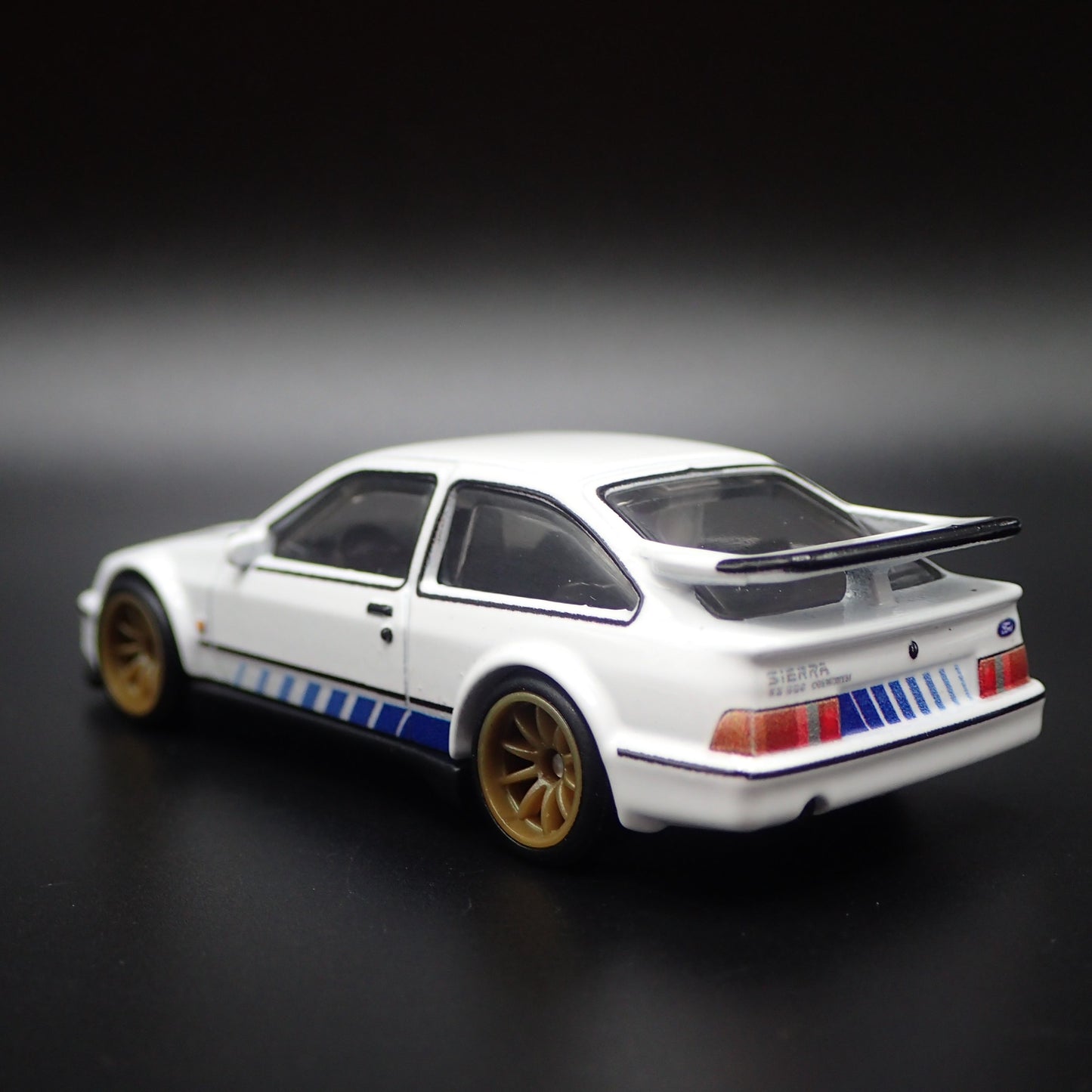 1987 87 FORD ESCORT COSWORTH 1:64 SCALE COLLECTIBLE DIORAMA DIECAST MODEL CAR