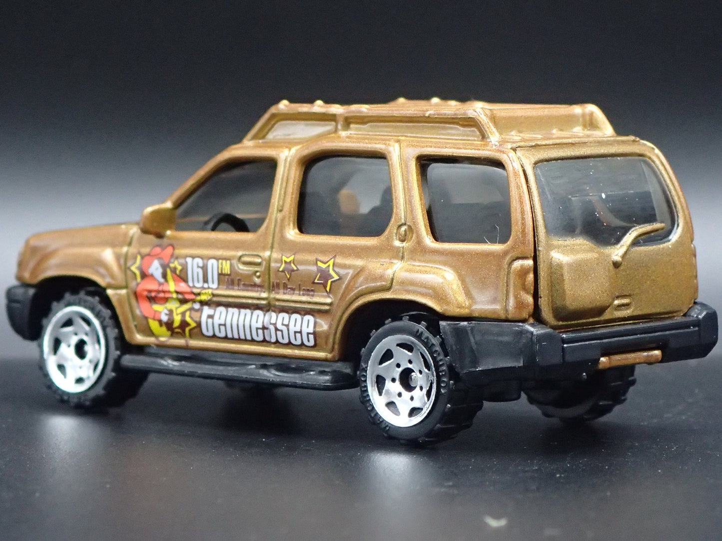 1999-2004 NISSAN XTERRA SUV TENNESSEE GOLD 1:64 SCALE DIORAMA DIECAST MODEL CAR