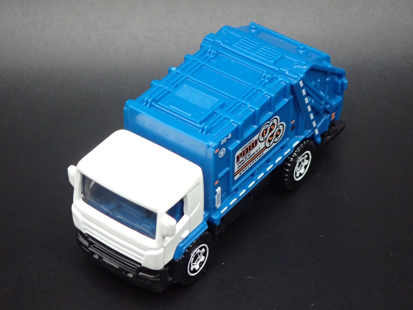 MODERN GARBAGE RECYCLING TRASH TRUCK 1/64 MB SCALE DIORAMA DIECAST MODEL CAR