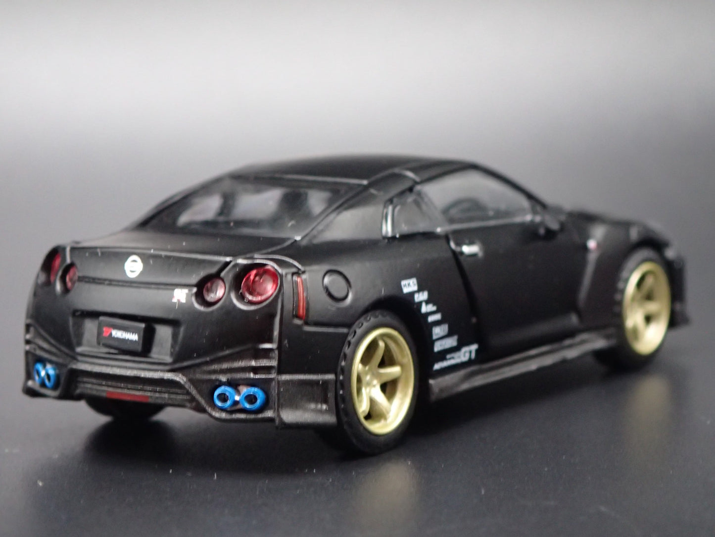 1993-1998 NISSAN SKYLINE GTR BCNR33 BLACK 1:64 SCALE DIORAMA DIECAST MODEL CAR