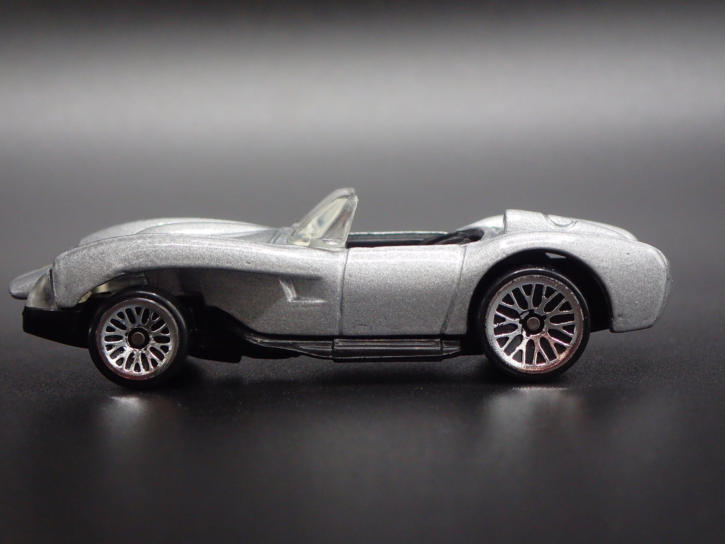 1952-1964 FERRARI 250 CONVERTIBLE SILVER 1:64 SCALE DIORAMA DIECAST MODEL CAR