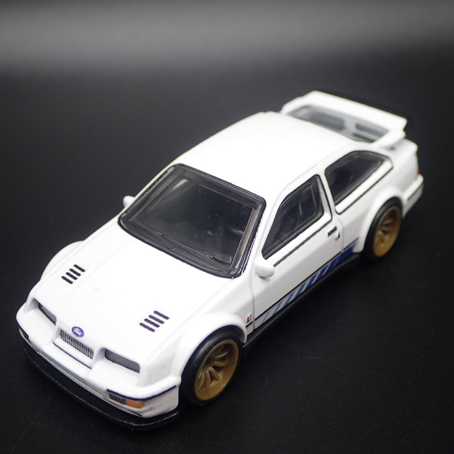 1987 87 FORD ESCORT COSWORTH 1:64 SCALE COLLECTIBLE DIORAMA DIECAST MODEL CAR