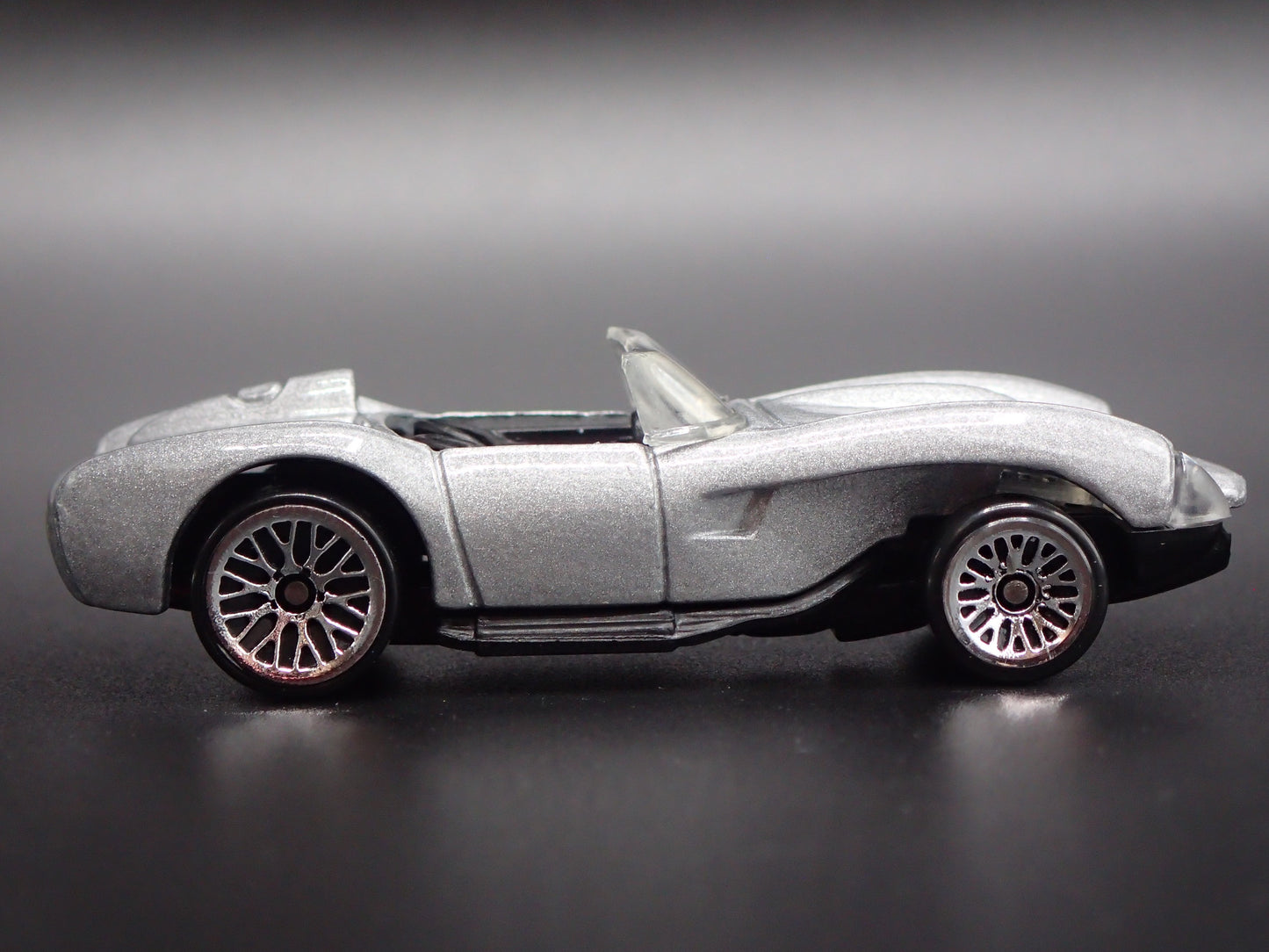 1952-1964 FERRARI 250 CONVERTIBLE SILVER 1:64 SCALE DIORAMA DIECAST MODEL CAR