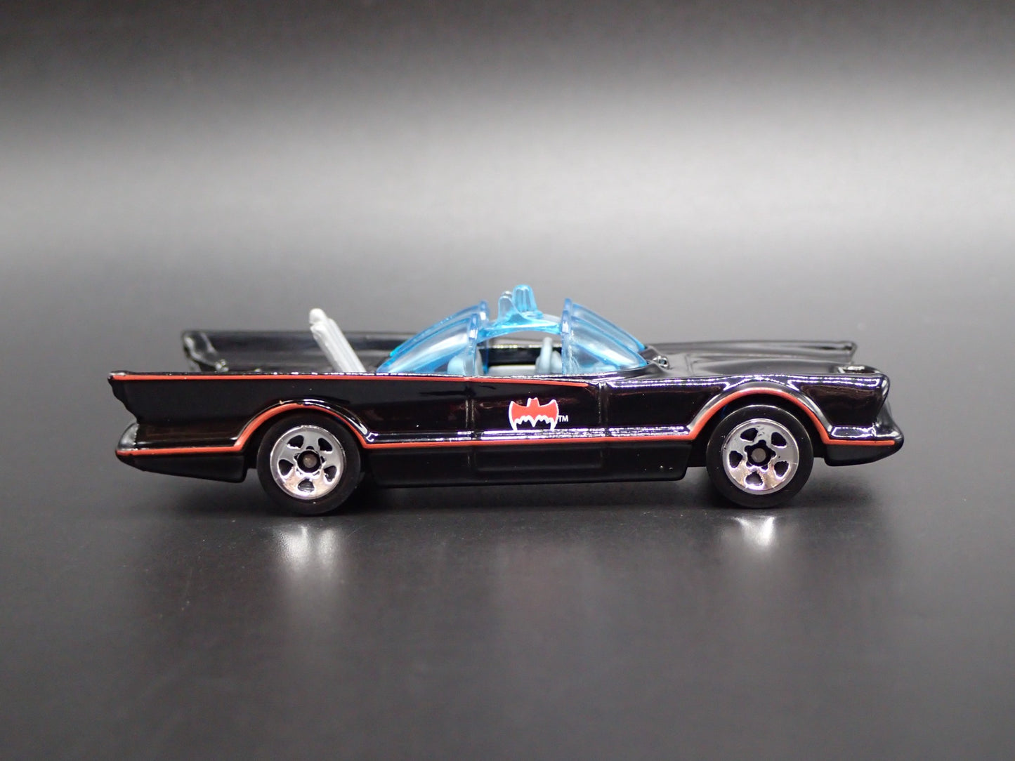 1966 66 BATMAN BATMOBILE ADAM WEST TV 1/64 SCALE COLLECTIBLE DIECAST MODEL CAR